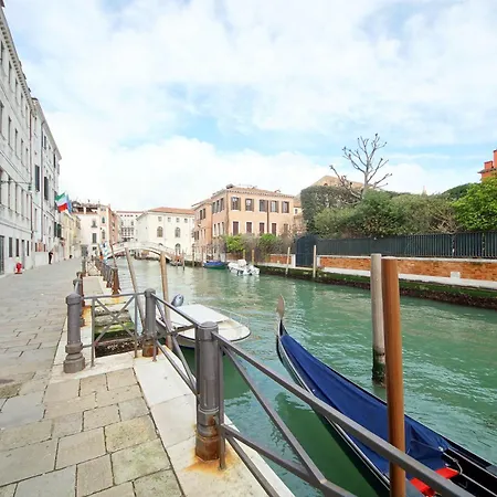 Dolcevita N 517 Canal View Apartment Venedig